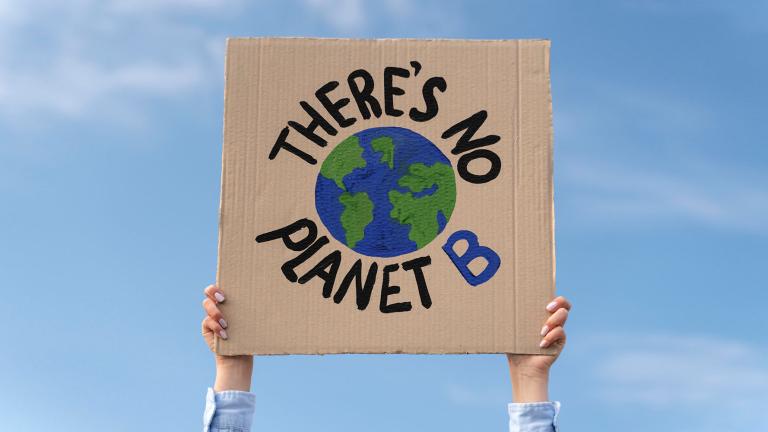 Protesta con cartel por cambio climático