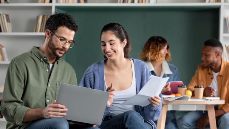 Personas aprendiendo