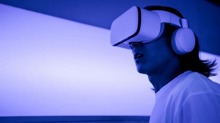 Persona con lentes VR
